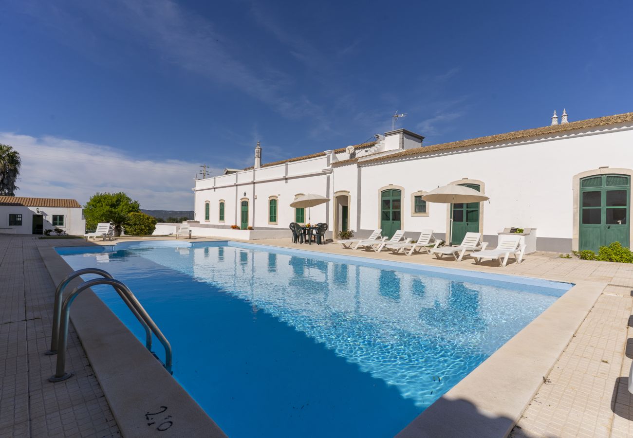 Apartamento em Paderne - #358 Quinta Brito Lima A by Home Holidays