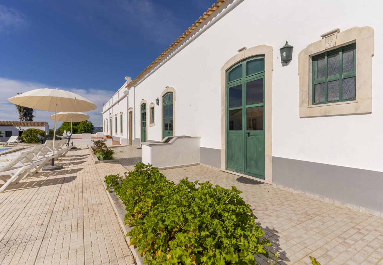 Apartamento em Paderne - #360 Quinta Brito Lima C by Home Holidays
