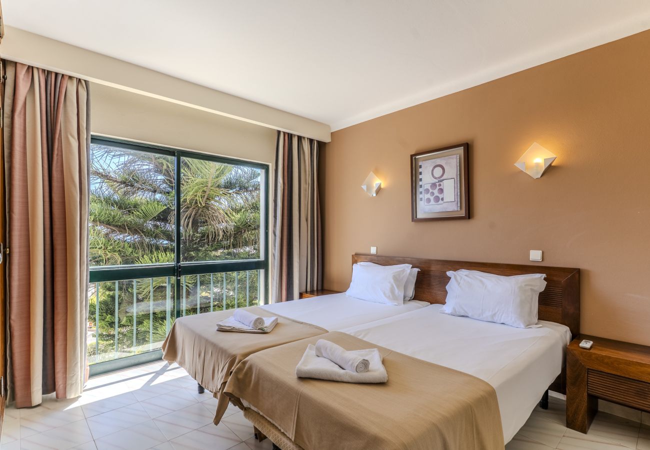 Apartamento em Albufeira - #384 Bright Pool View Apartment | AC & Balcony