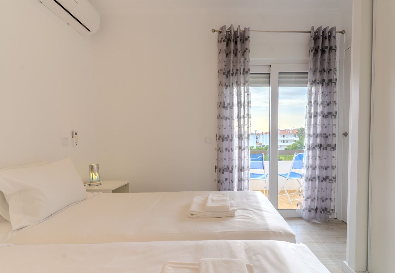 Apartamento em Albufeira - #372 Sunny Balcony Retreat | Pool & 3 Bedrooms