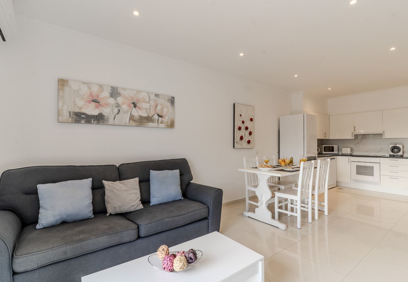 Apartamento em Albufeira - #372 Sunny Balcony Retreat | Pool & 3 Bedrooms