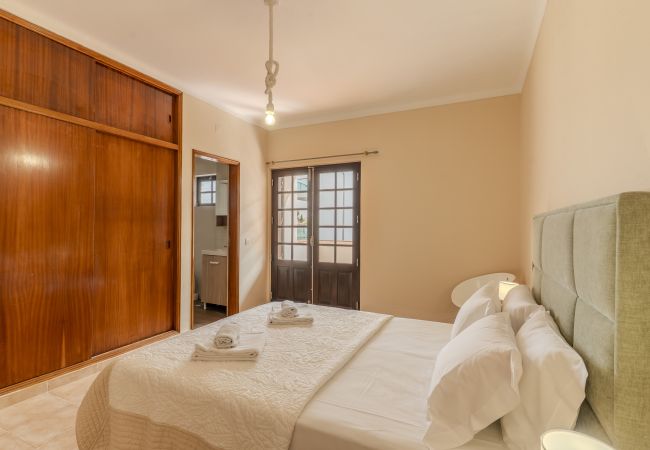 Apartamento em Albufeira - #389 Vila w/ share pool | Spacious 3-BR