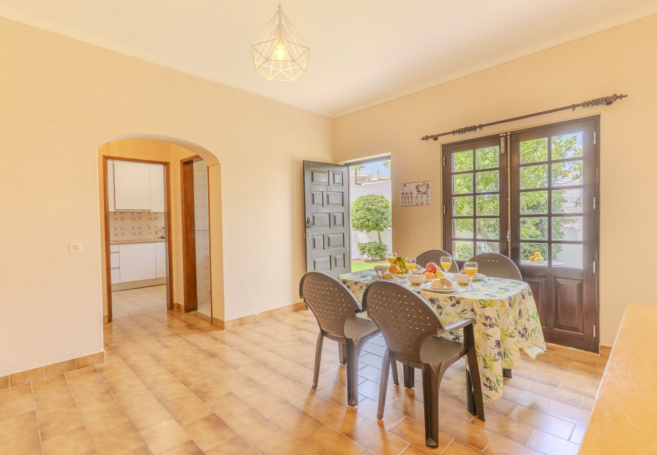 Villa em Albufeira - #391 Charming Vila |  Share Pool & Garden
