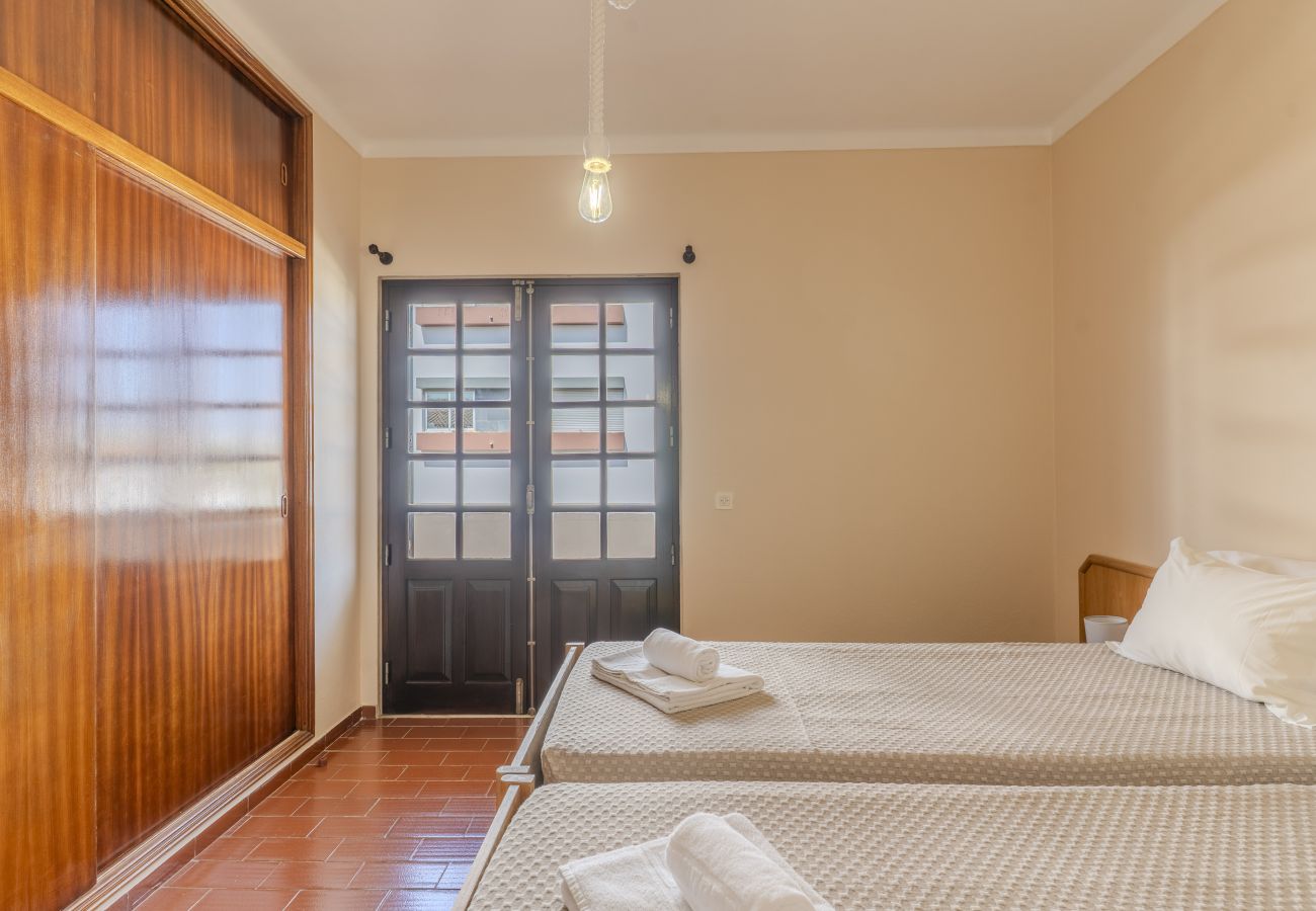 Villa em Albufeira - #395 Sun &  share Pool | V3 in New Town 