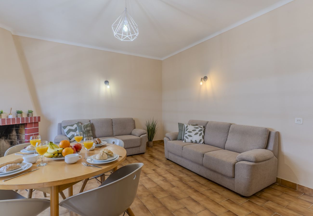 Villa em Albufeira - #392 Spacious 4BR Villa in Albufeira | Shared Pool