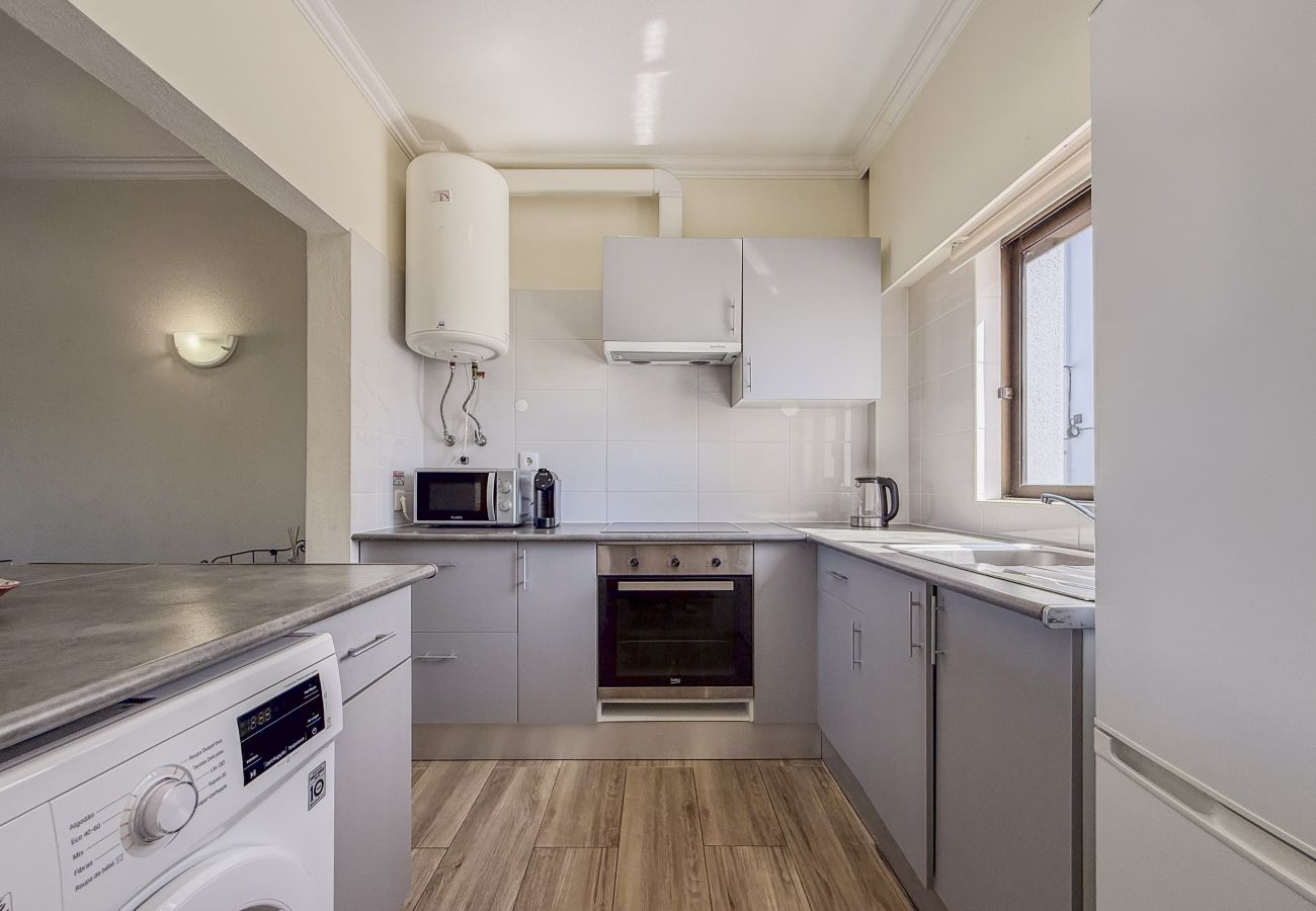 Apartamento em Albufeira - #406 Modern 1BR with Pool | Near Oura Strip