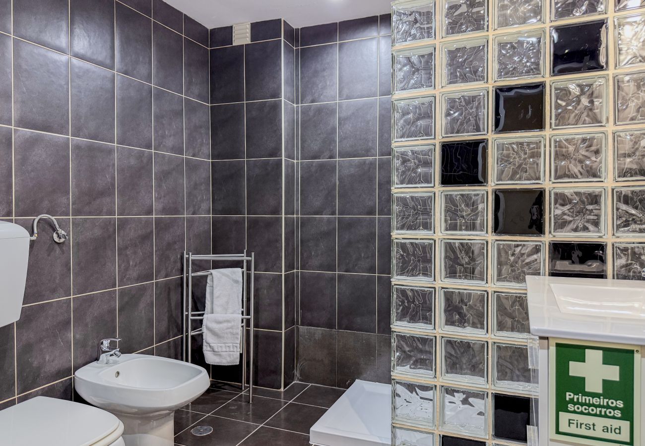 Apartamento em Albufeira - #406 Modern 1BR with Pool | Near Oura Strip