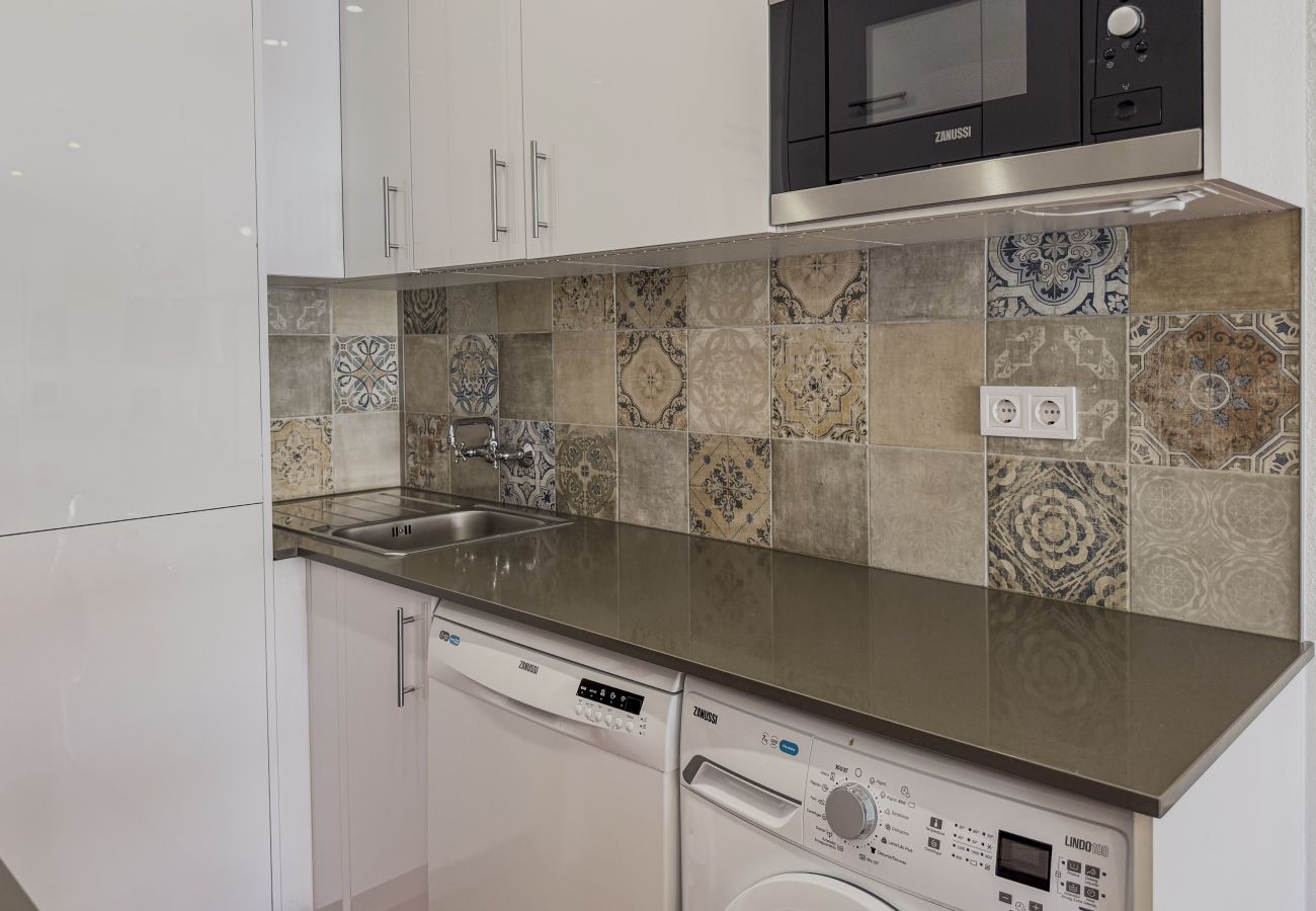 Apartamento em Albufeira - #409 Central Albufeira Getaway with Shared Pool