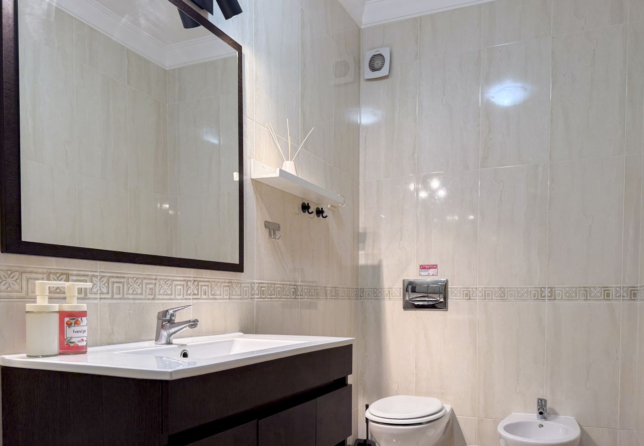 Apartamento em Albufeira - #328 Charming 2BR Albufeira Home | Balcony & AC
