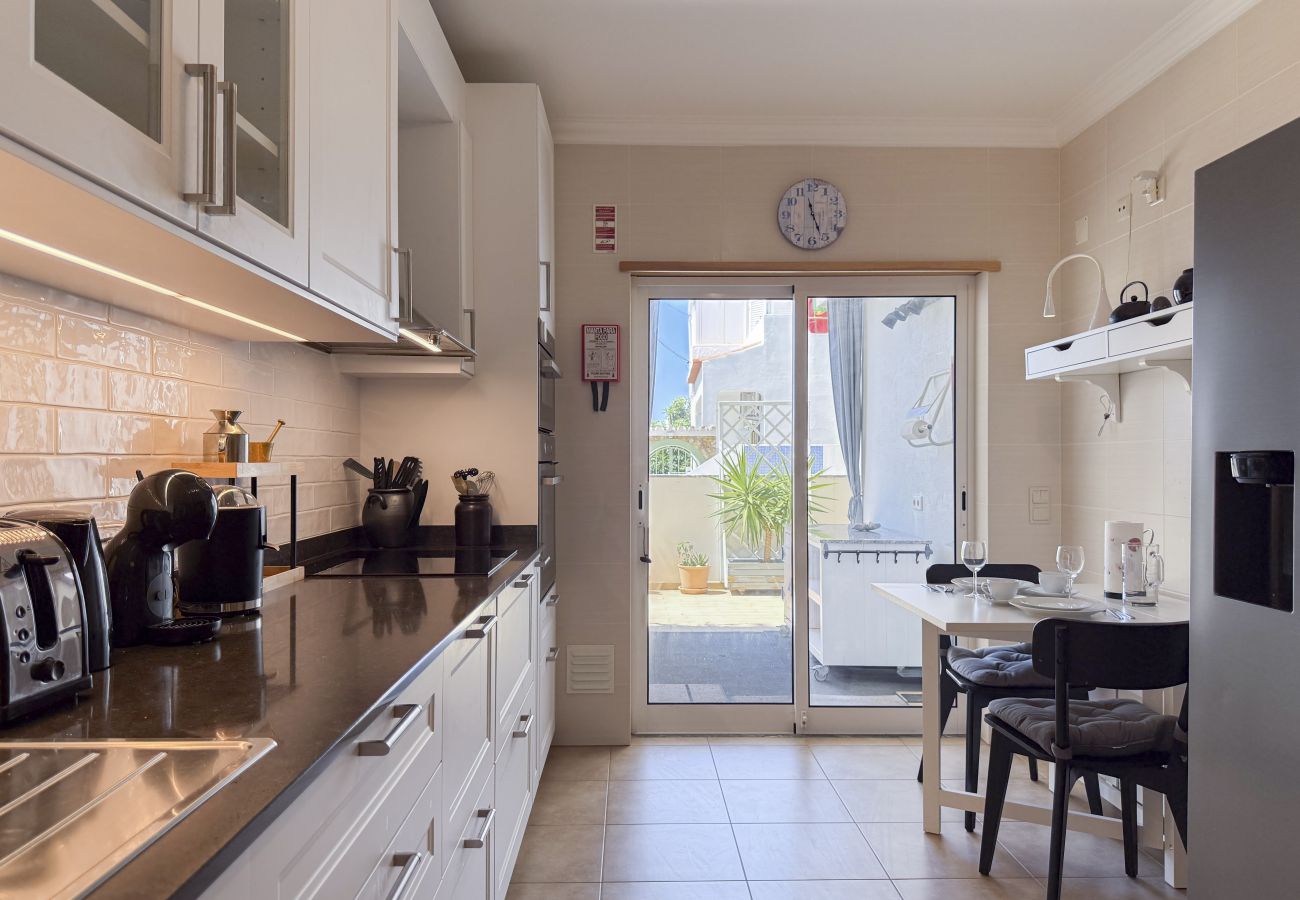 Apartamento em Albufeira - #328 Charming 2BR Albufeira Home | Balcony & AC