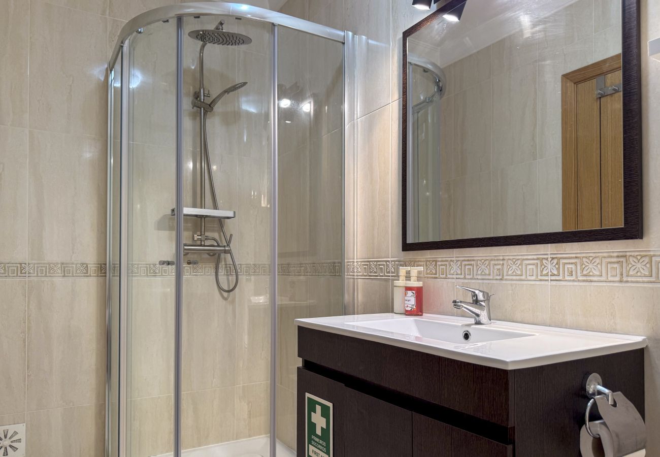 Apartamento em Albufeira - #328 Charming 2BR Albufeira Home | Balcony & AC
