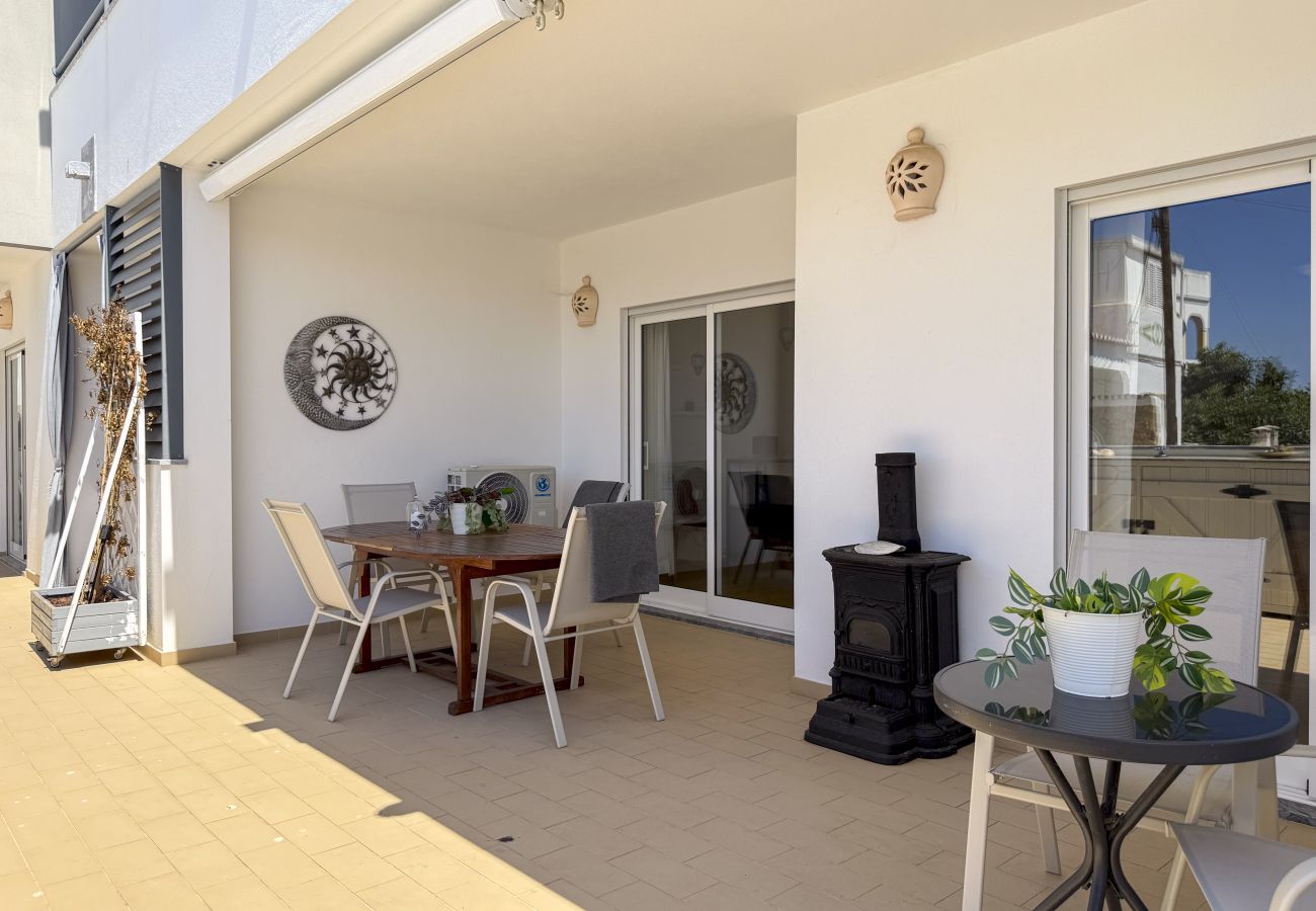 Apartamento em Albufeira - #328 Charming 2BR Albufeira Home | Balcony & AC