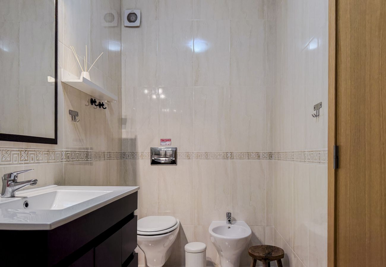 Apartamento em Albufeira - #328 Charming 2BR Albufeira Home | Balcony & AC