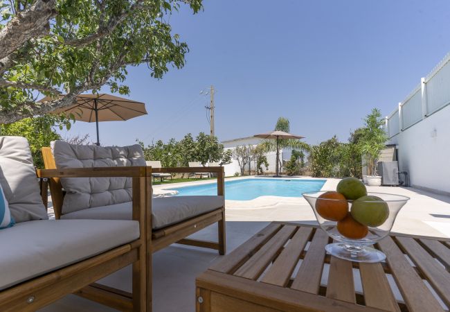 Casa em Albufeira - #373 Charming 4BR Villa with Spacious Garden & BBQ