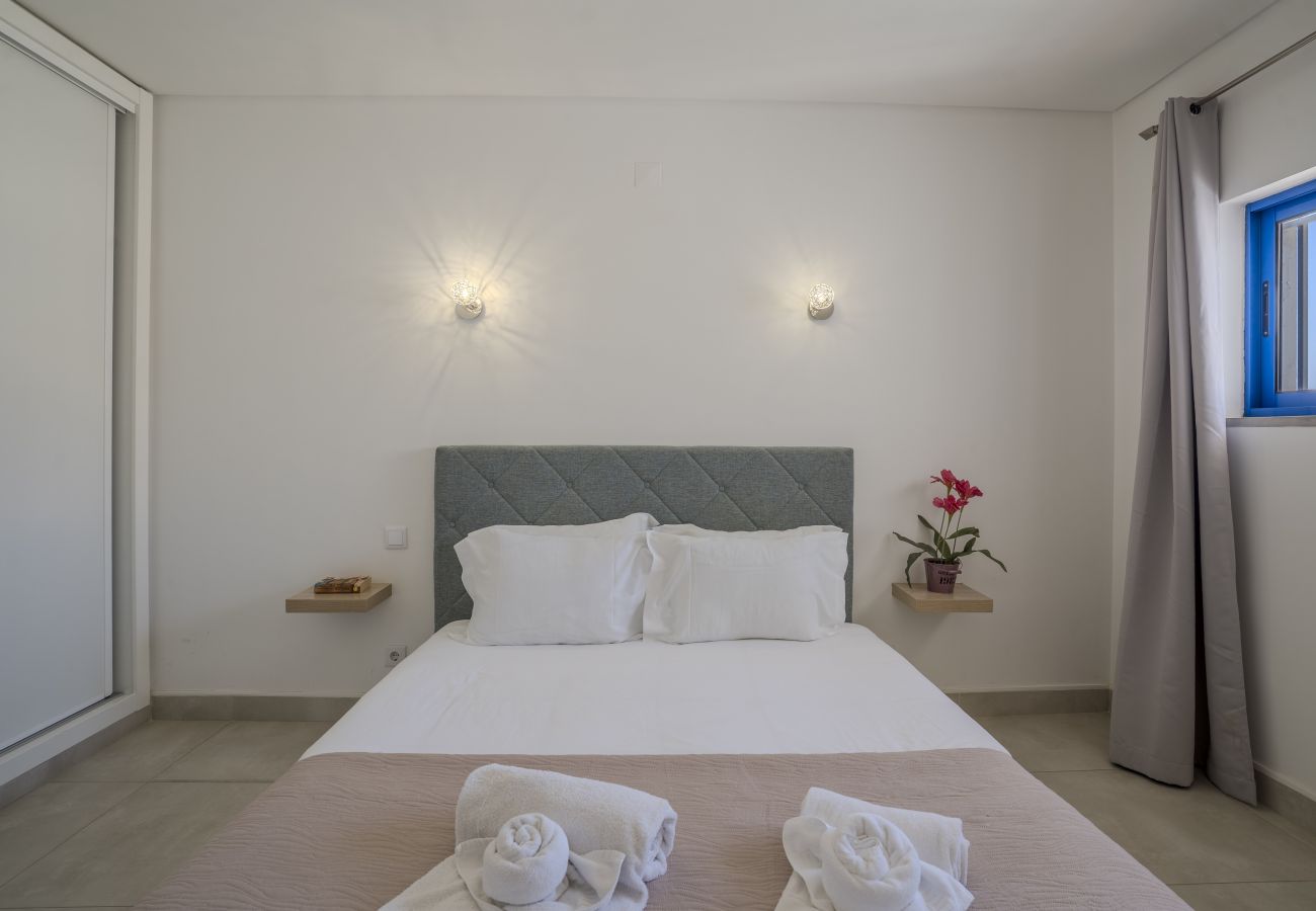Apartamento em Albufeira - #412 Flat with pool | 1BR | Near Oura & Beaches