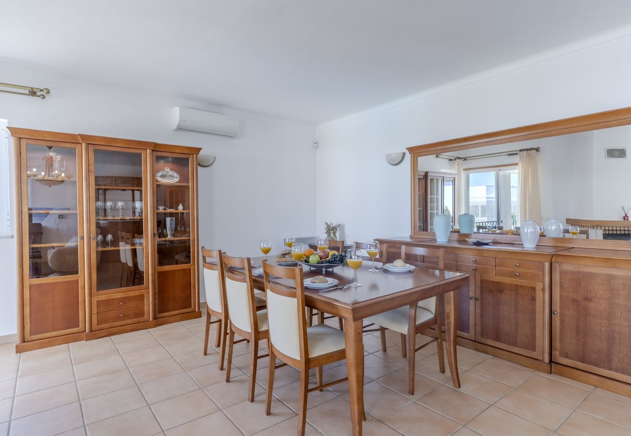 Villa em Albufeira - #416 Spacious Villa | Private Pool, BBQ & Parking
