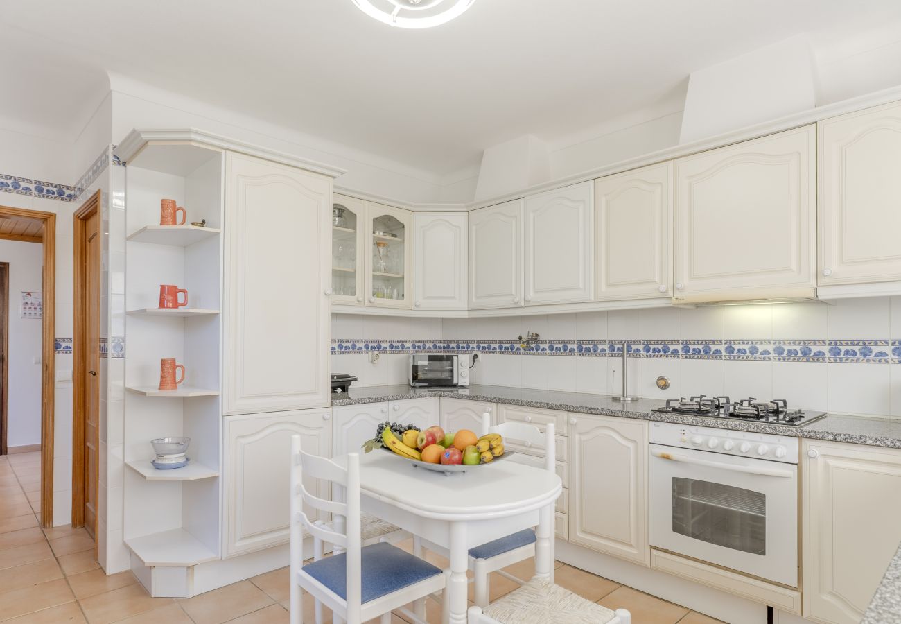 Villa em Albufeira - #416 Spacious Villa | Private Pool, BBQ & Parking