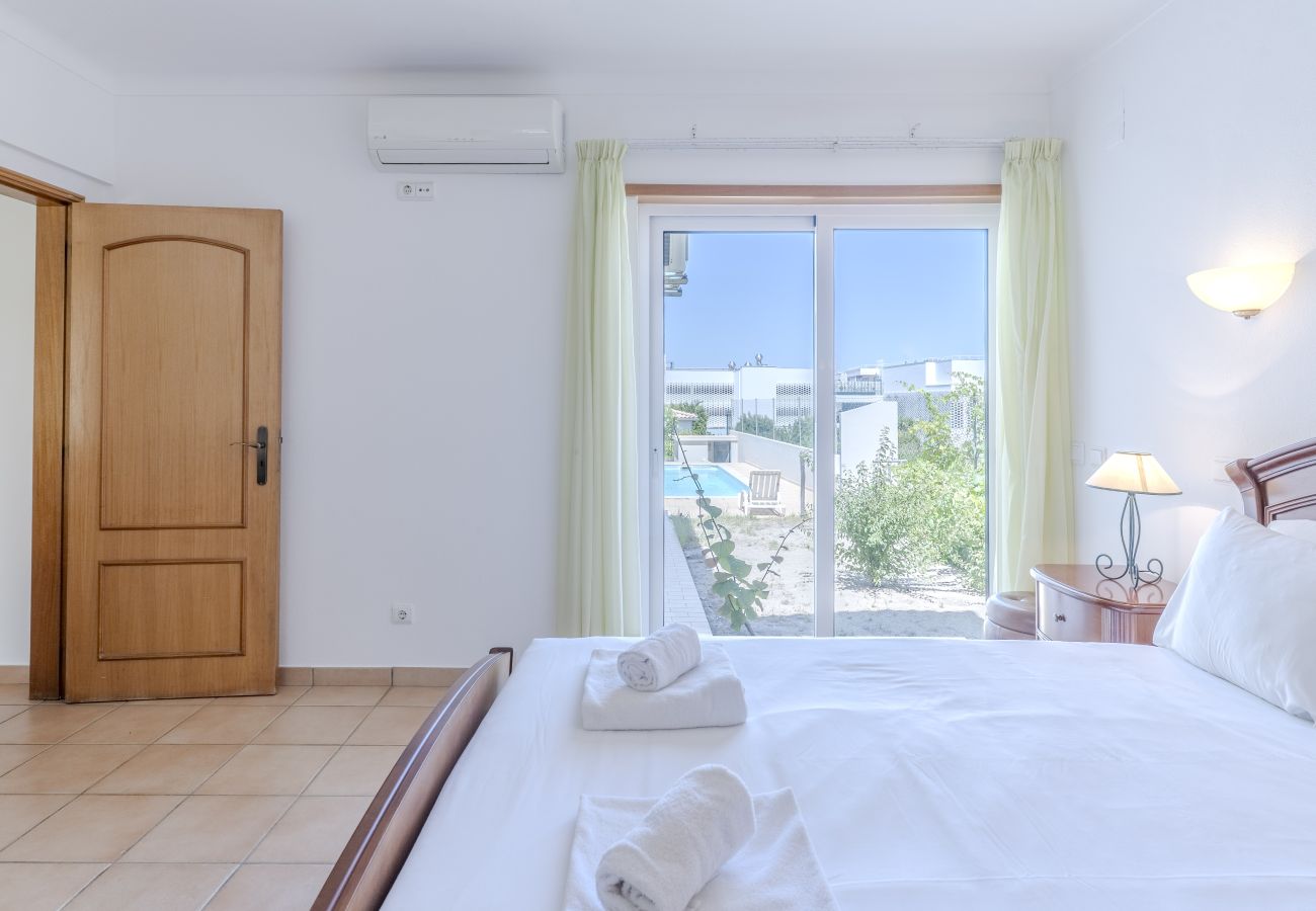 Villa em Albufeira - #416 Spacious Villa | Private Pool, BBQ & Parking