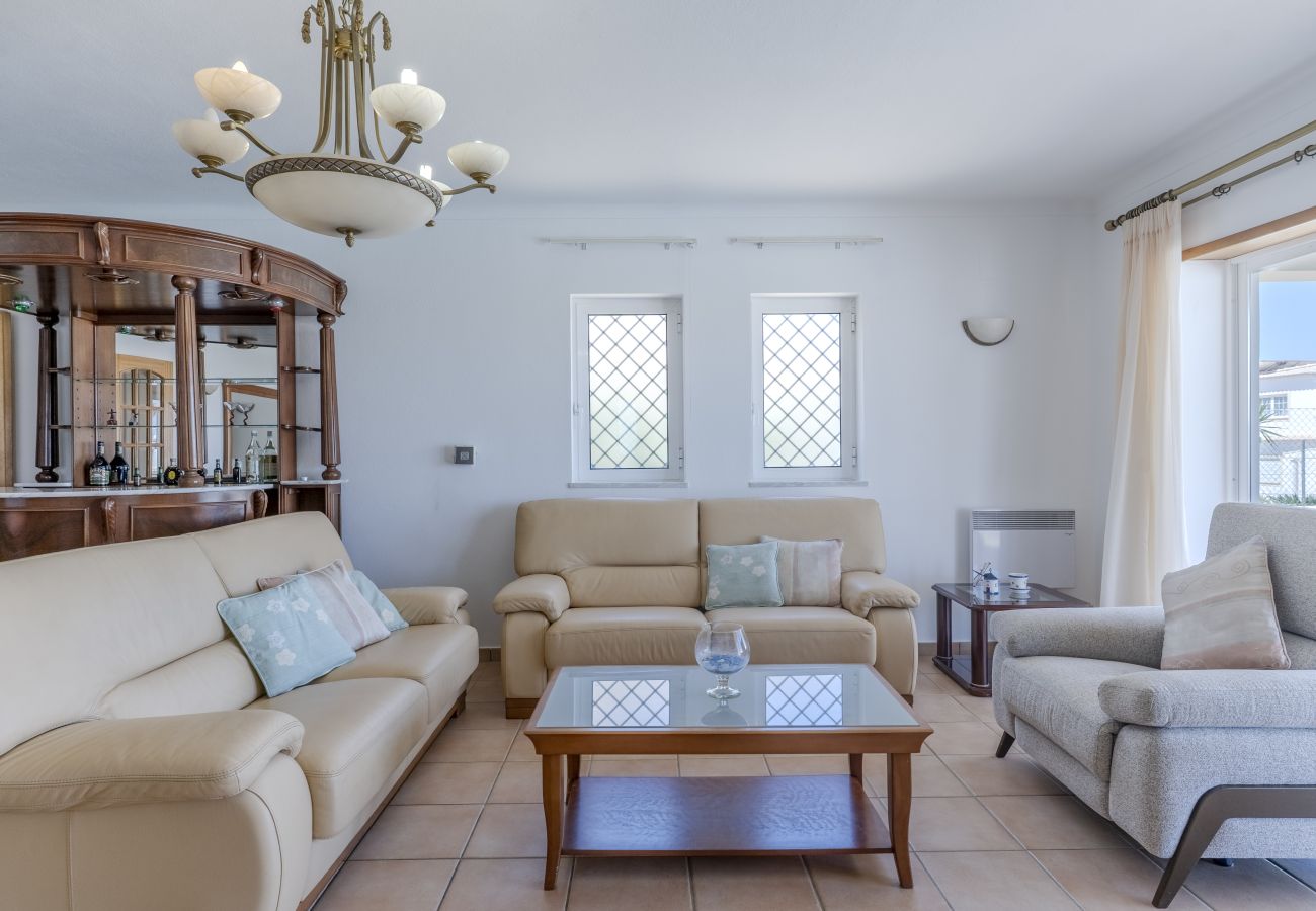 Villa em Albufeira - #416 Spacious Villa | Private Pool, BBQ & Parking