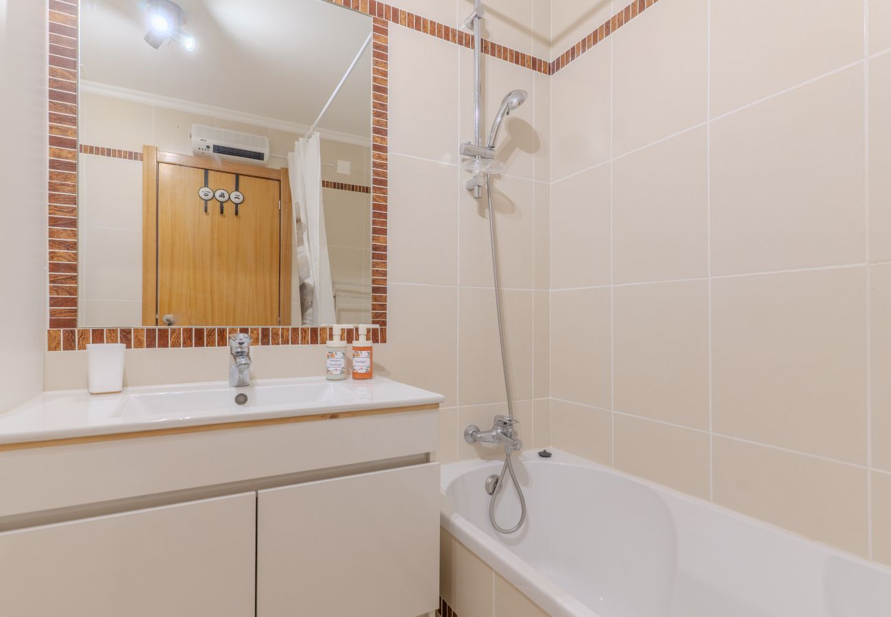 Apartamento em Albufeira - #418 Cozy & Bright Apartment | Spacious Retreat with Shared Pool