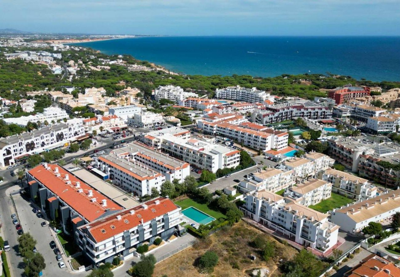 Apartamento em Albufeira - #418 Cozy & Bright Apartment | Spacious Retreat with Shared Pool