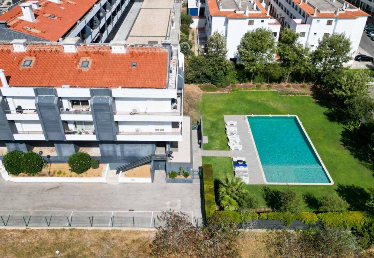 Apartamento em Albufeira - #418 Cozy & Bright Apartment | Spacious Retreat with Shared Pool