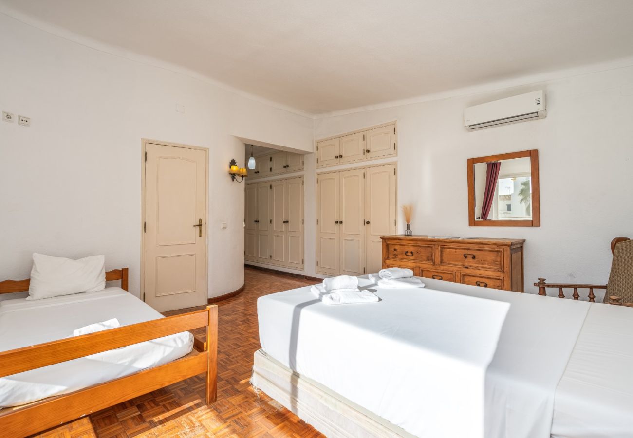 Villa in Albufeira - #278 Charming 5BDR Villa | Authentic Local Stay