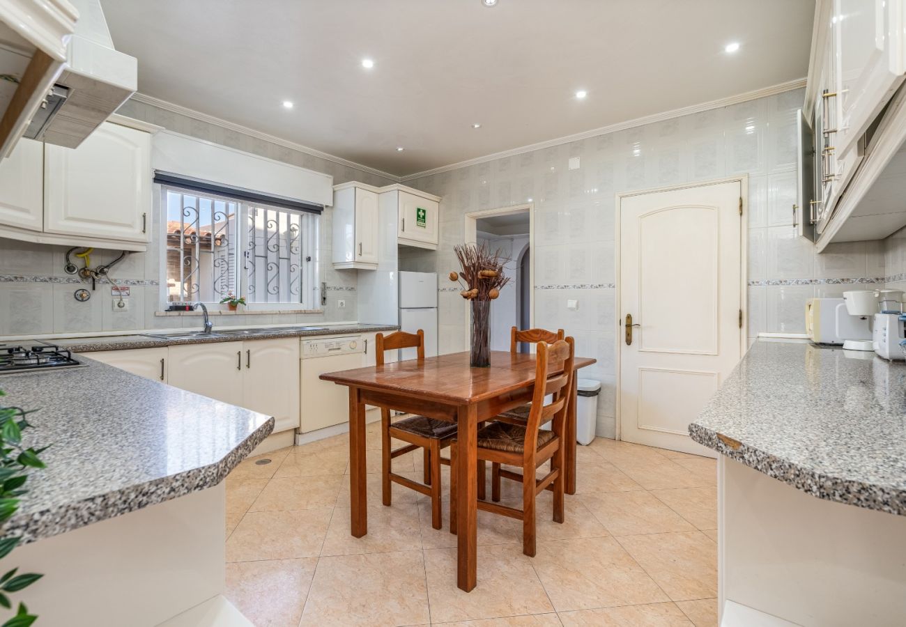 Villa in Albufeira - #278 Charming 5BDR Villa | Authentic Local Stay