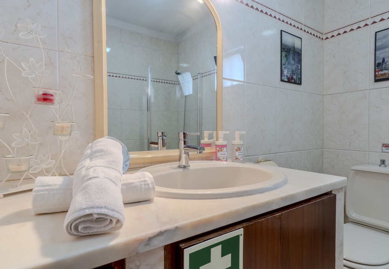 House in Ferreiras - #350 Quiet Retreat for Familys | Relax & Nature