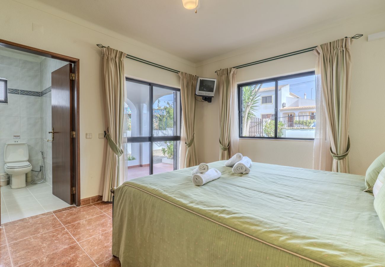 House in Ferreiras - #350 Quiet Retreat for Familys | Relax & Nature