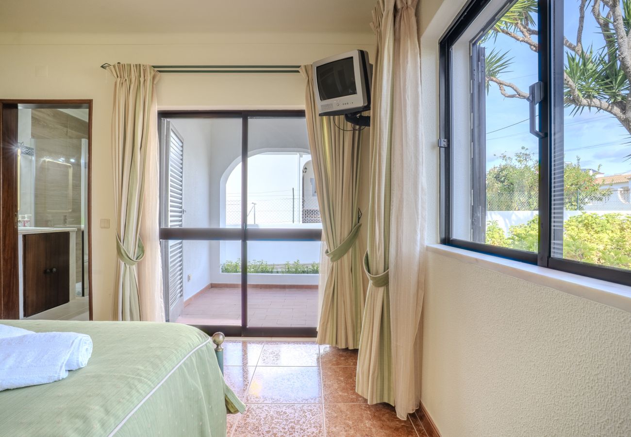 House in Ferreiras - #350 Quiet Retreat for Familys | Relax & Nature