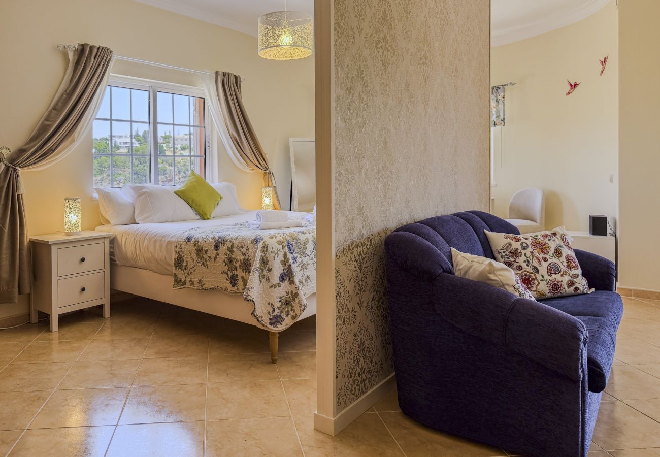 House in Albufeira - #373 Charming 4BR Villa with Spacious Garden & BBQ