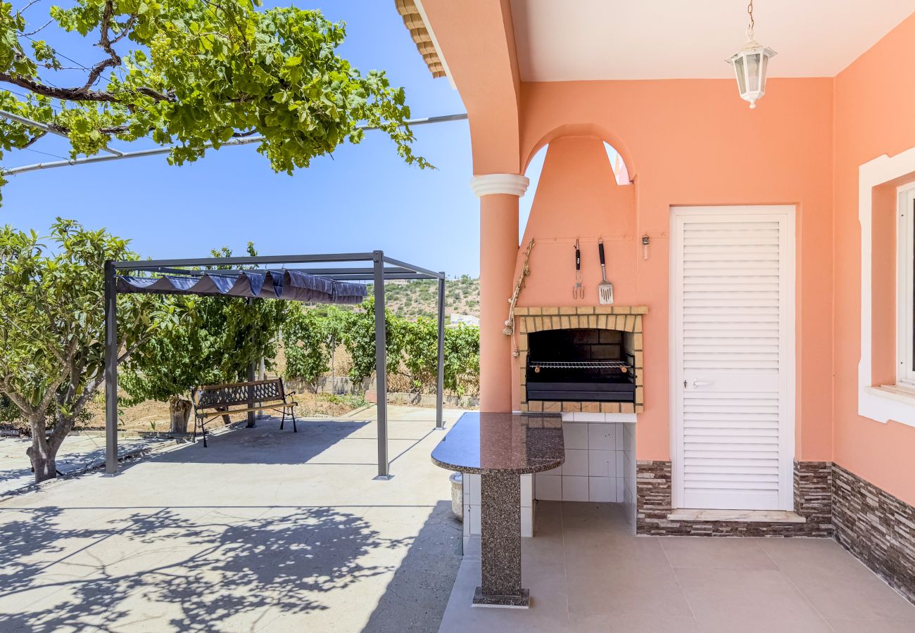 House in Albufeira - #373 Charming 4BR Villa with Spacious Garden & BBQ